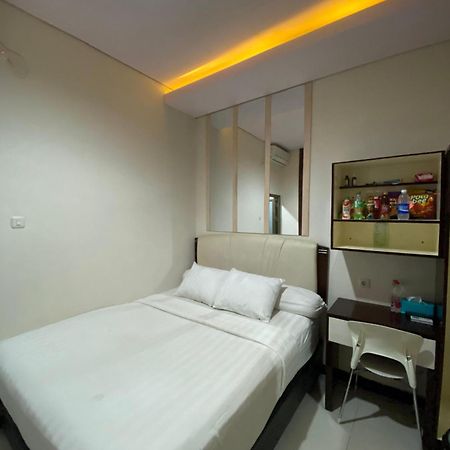 Dekost Madiun Hotell Exteriör bild