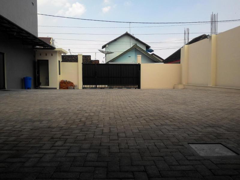 Dekost Madiun Hotell Exteriör bild