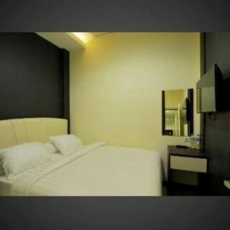 Dekost Madiun Hotell Exteriör bild