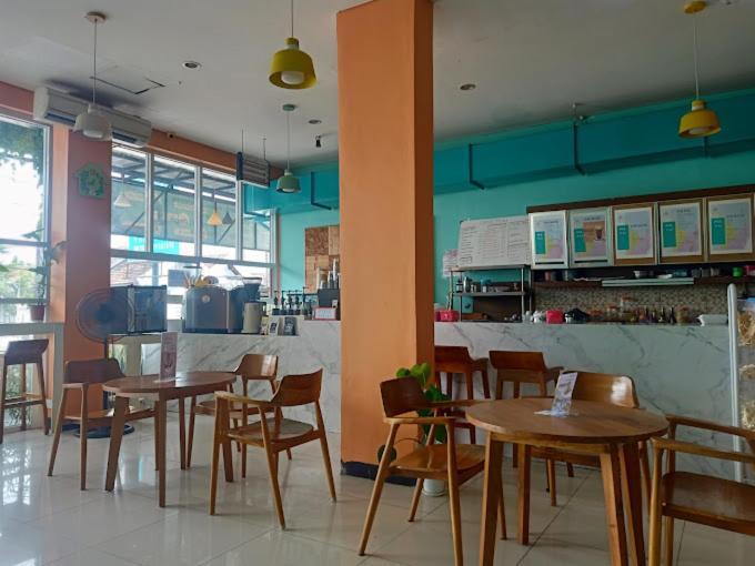 Dekost Madiun Hotell Exteriör bild
