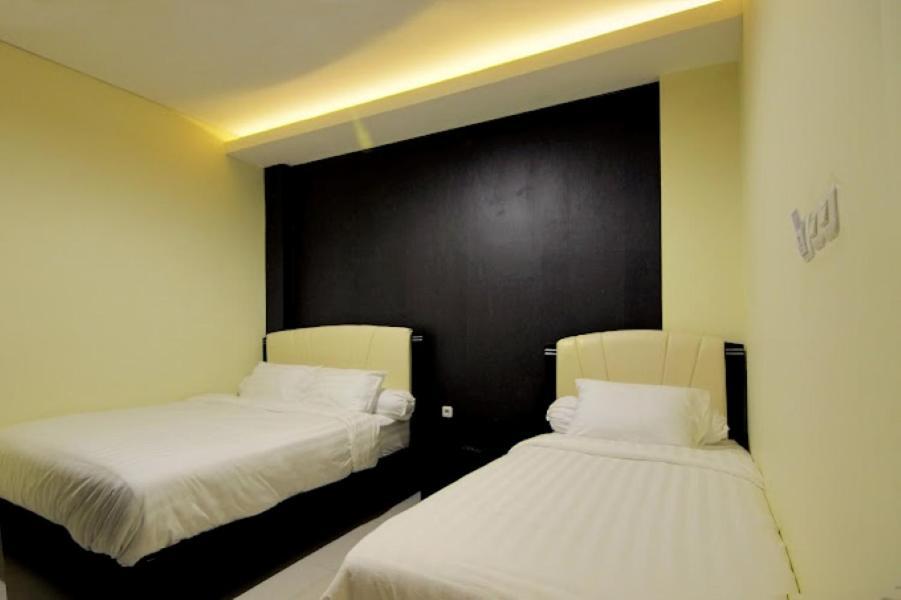 Dekost Madiun Hotell Exteriör bild