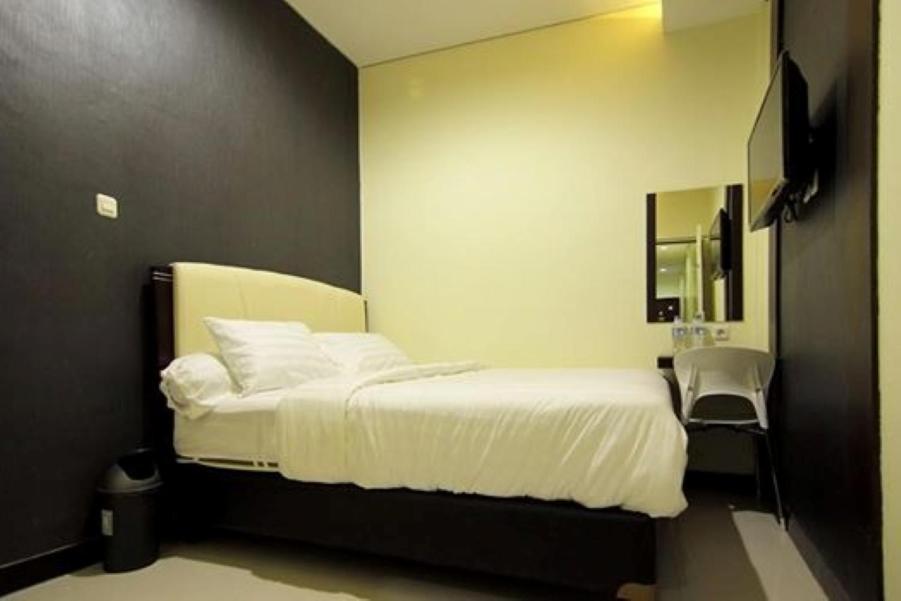 Dekost Madiun Hotell Exteriör bild
