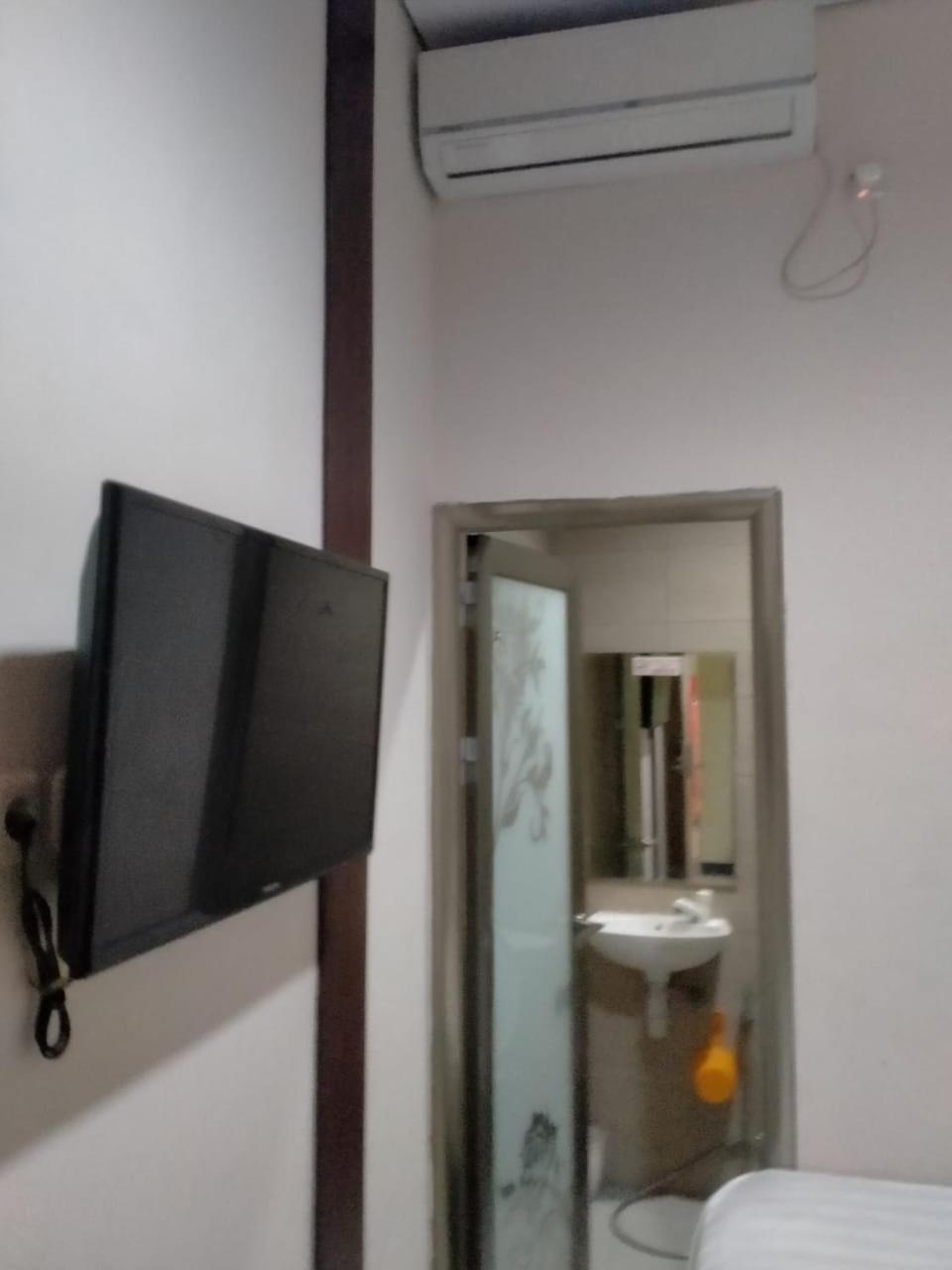 Dekost Madiun Hotell Exteriör bild